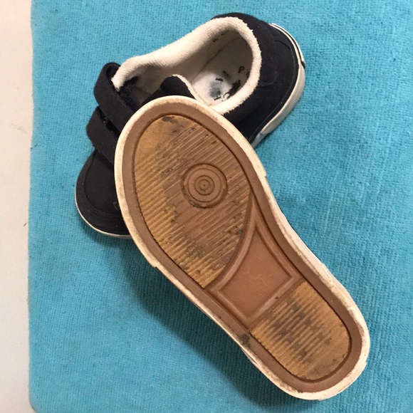 2/$20 🎉Children’s shoes - Picture 4 of 6